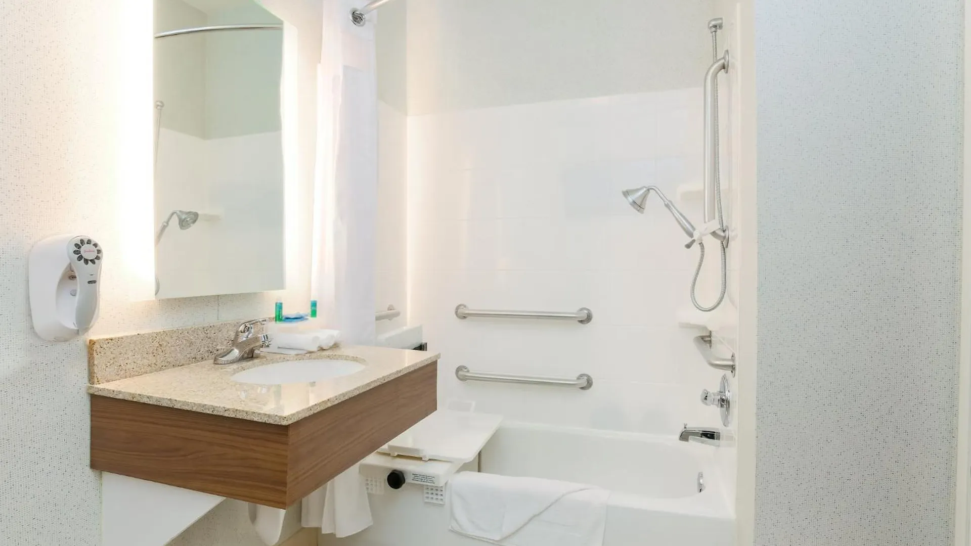Hotel Holiday Inn Express Las Vegas Stadium Area By Ihg